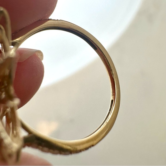 Gold and Emerald Sunburst Ring - Picture 10 of 14